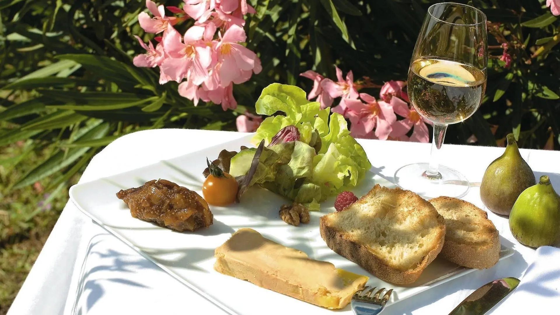 ***  Chandolas Logis Auberge Les Murets Hotel Restaurant Spa צרפת